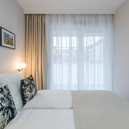 Black & Pink A020 - Apartment *