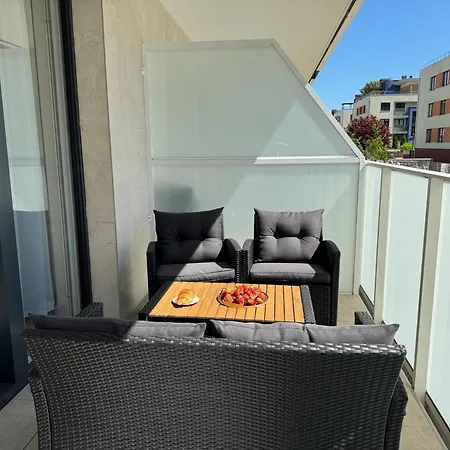 Apartment Black & Pink A020 -